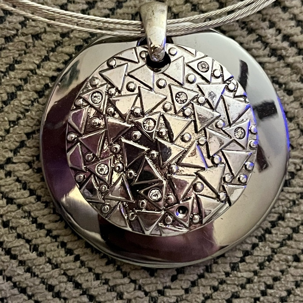 Elegant Silver Tone Double Pendant Necklace - Picture 7 of 7